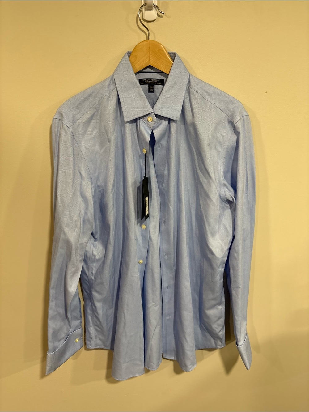 Banana Republic Men's Light Blue Dress Shirt - Classic Button-Down